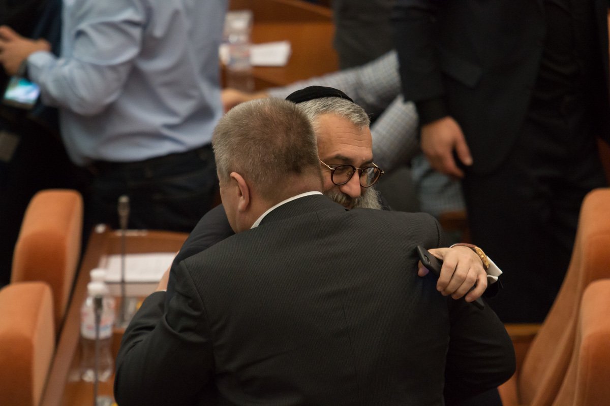 Теплые мужские объятия Теплые мужские объятия