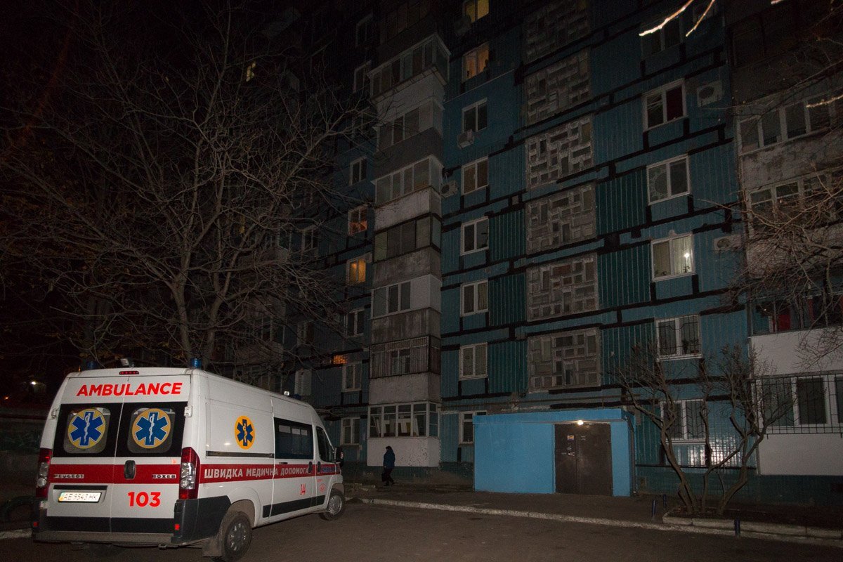 Врачи вкололи девушке успокоительное Врачи вкололи девушке успокоительное