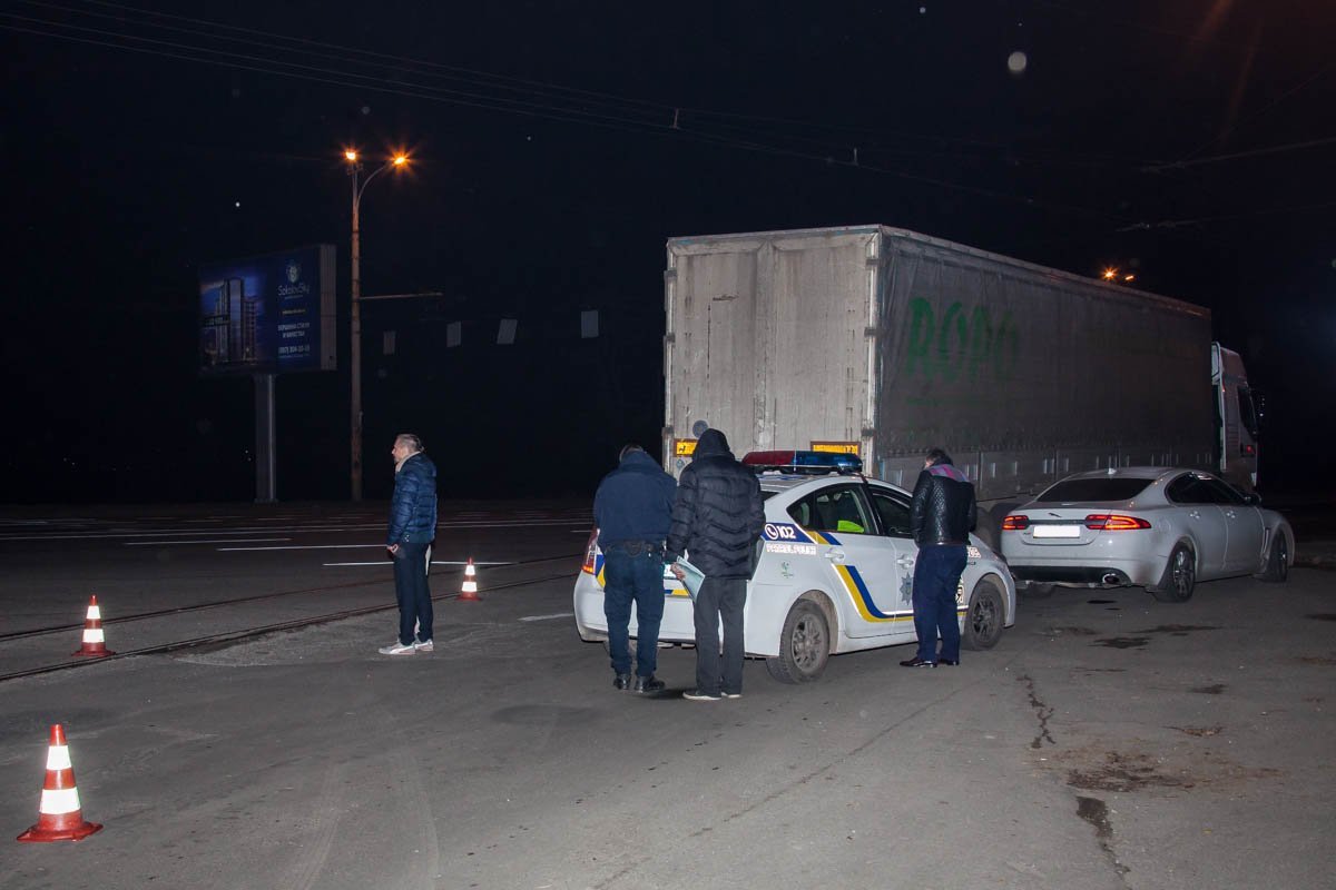 На месте происшествия работает патрульная полиция На месте происшествия работает патрульная полиция