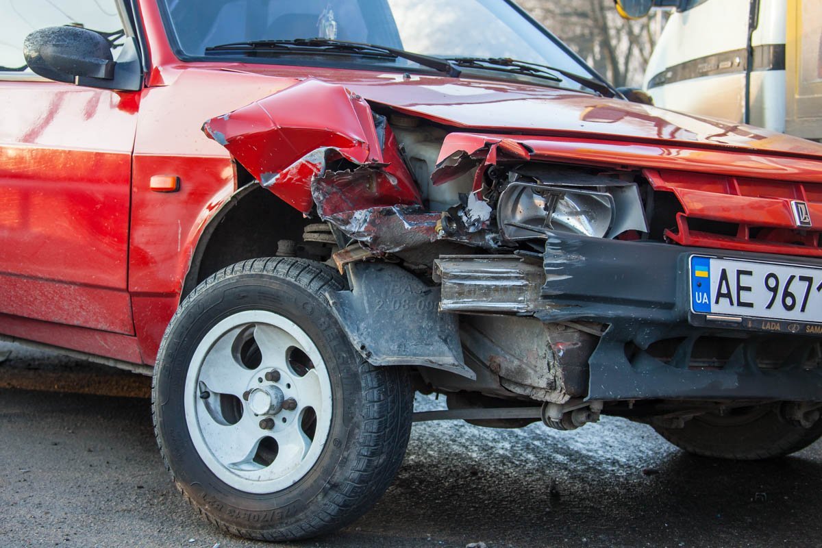 ВАЗ-2109 после встречи с отбойником ВАЗ-2109 после встречи с отбойником