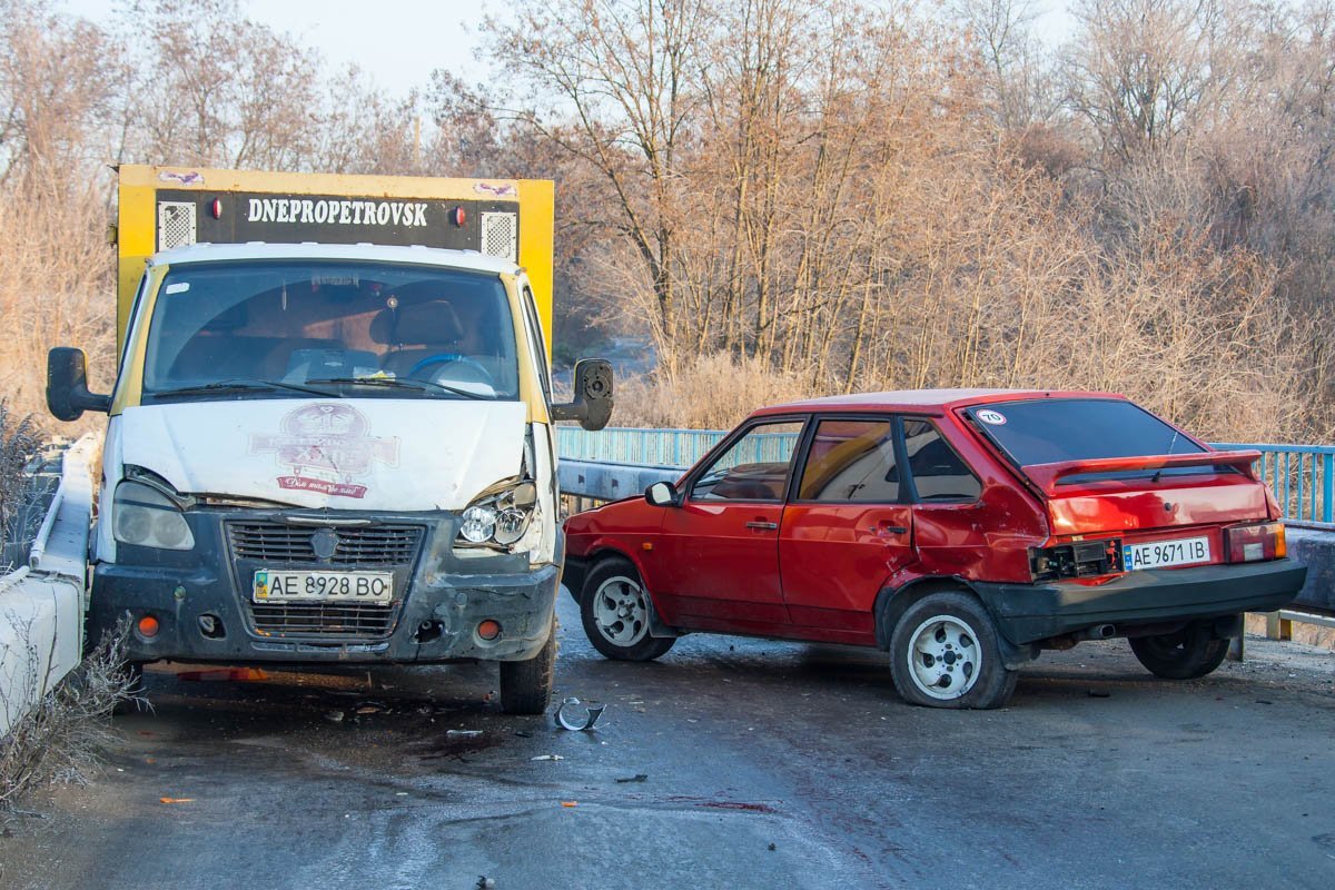 От удара у ВАЗ-2109 лопнуло колесо От удара у ВАЗ-2109 лопнуло колесо