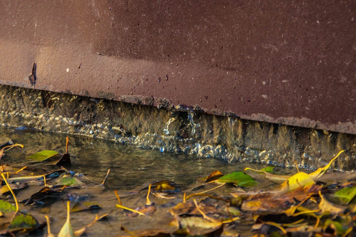 Вода течет уже неделю Вода течет уже неделю