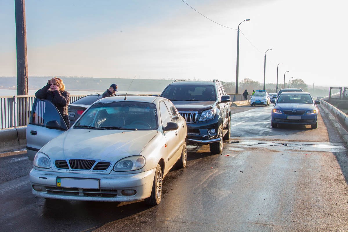 ДТП №4: Toyota врезалась в KIA, что повлекло столкновение с Daewoo Lanos