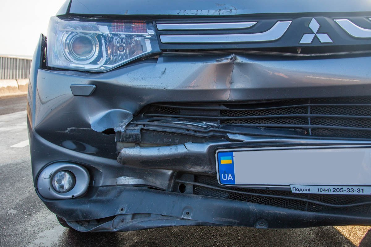 Mitsubishi после столкновения со Skoda