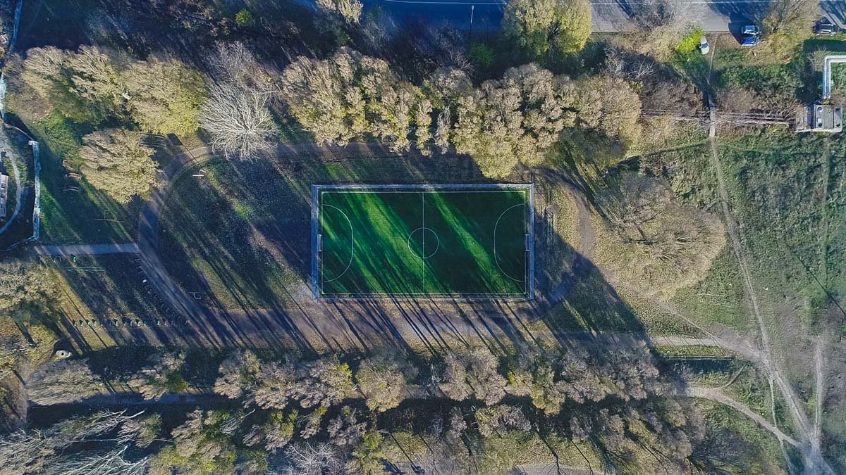 Футбольное поле содержится в порядке