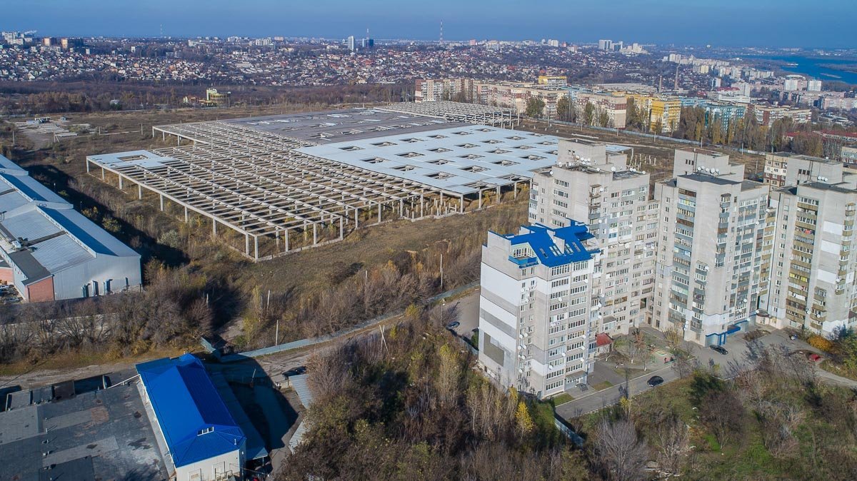 Долгострой на жилмассиве - когда-то тут планировали построить гипермаркет