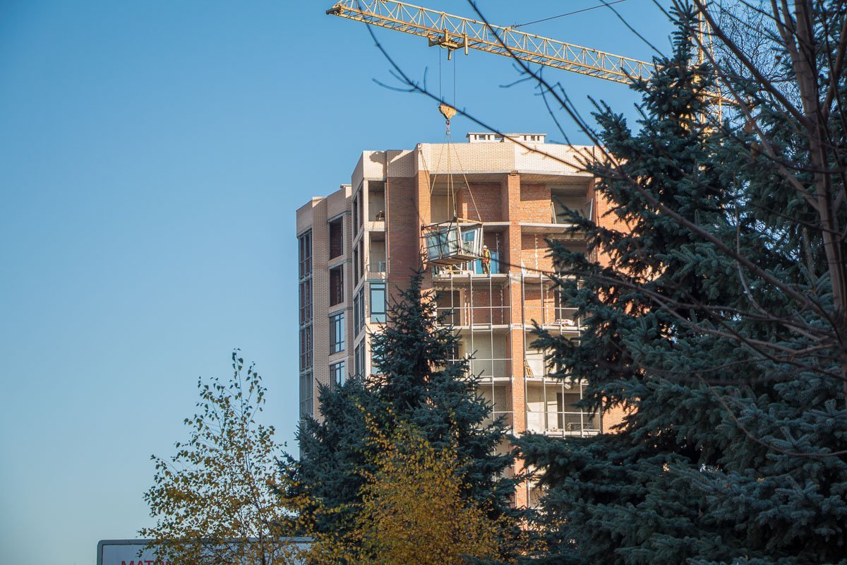 Дом расположен в зеленом районе