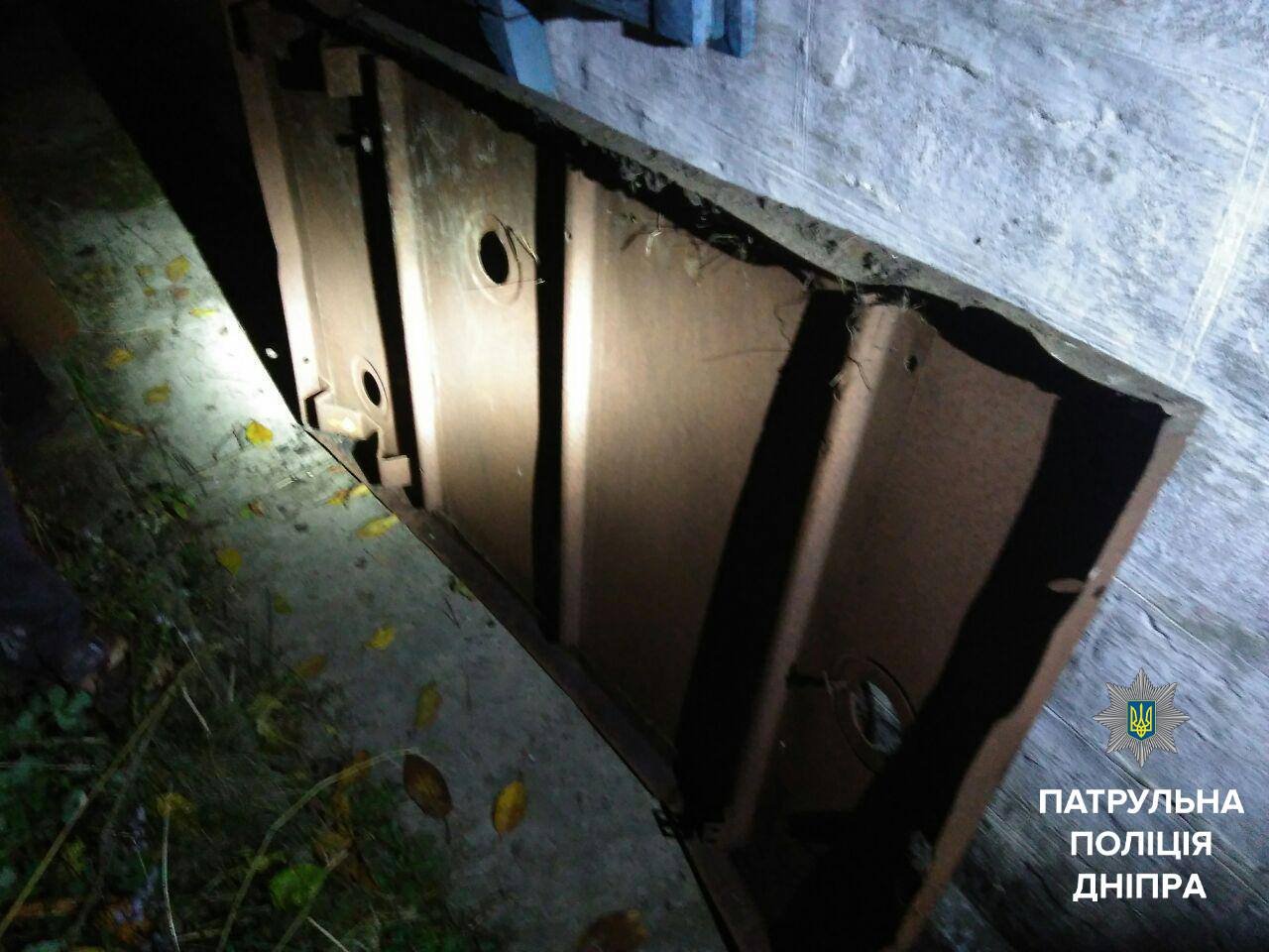 Вещи нашли во дворе у россиянина-нелегала