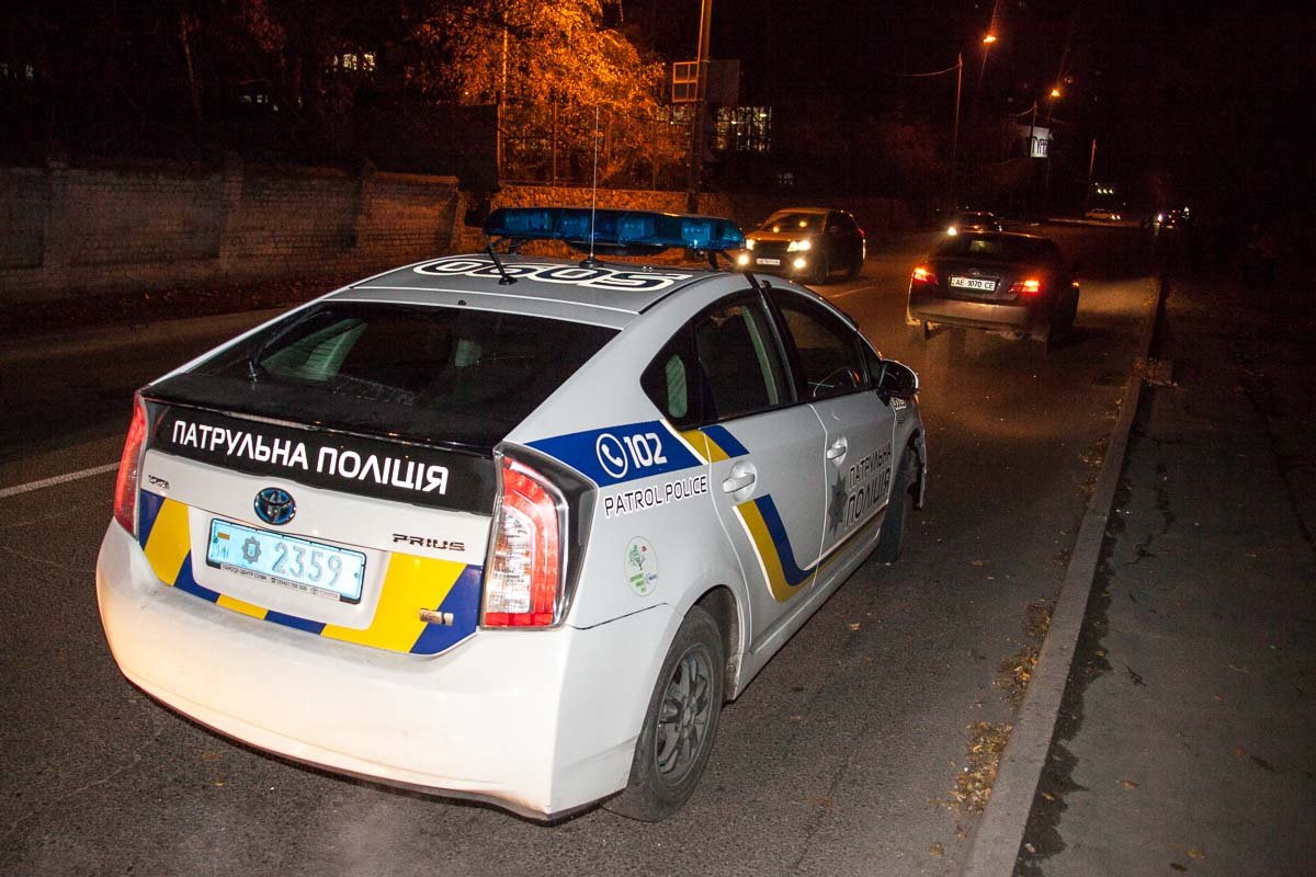 На месте аварии работают патрульные и следователь по ДТП На месте аварии работают патрульные и следователь по ДТП