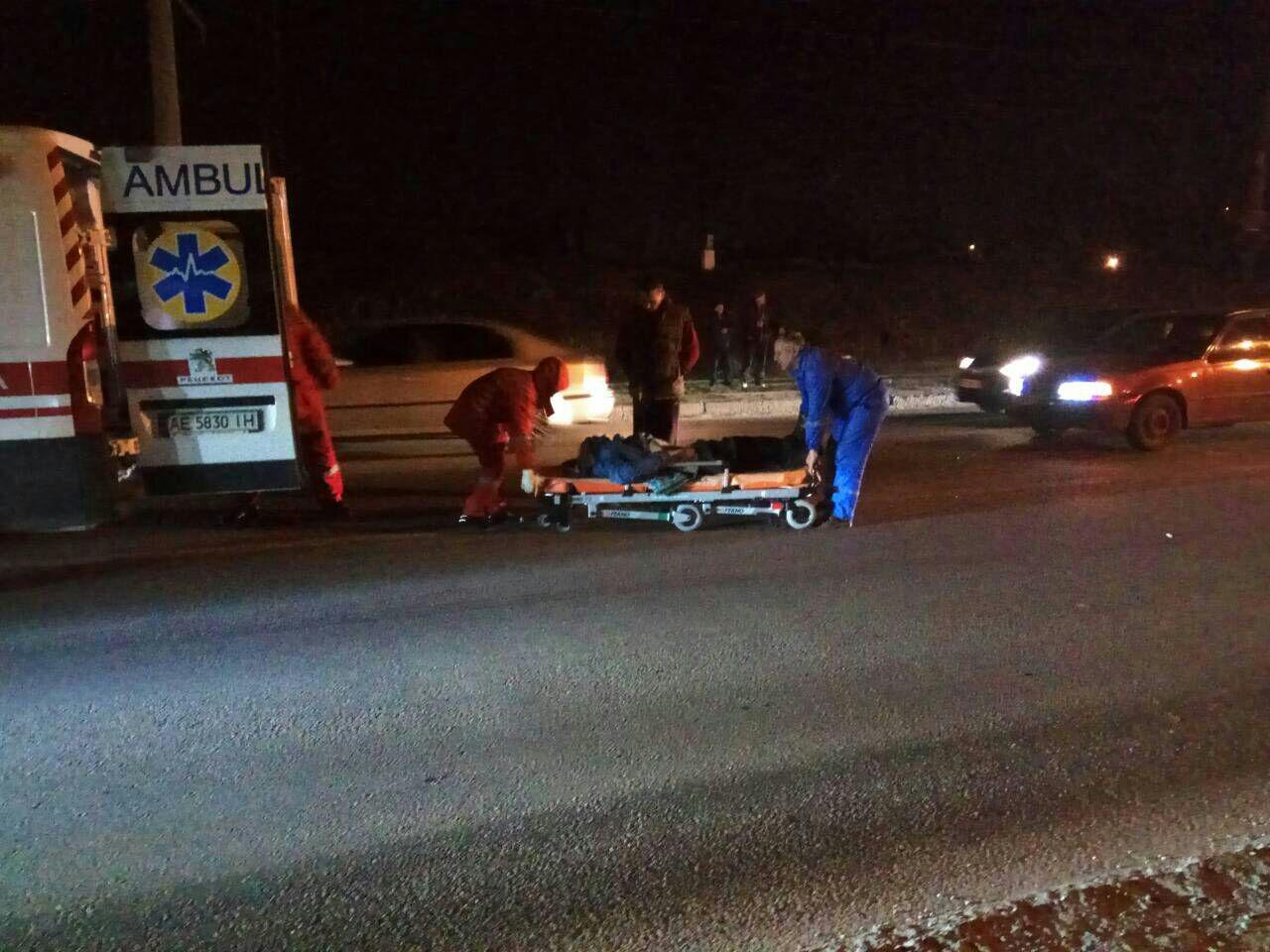 Медики оказали мужчине первую помощь, после чего госпитализировали в областную больницу имени Мечникова Медики оказали мужчине первую помощь, после чего госпитализировали в областную больницу имени Мечникова