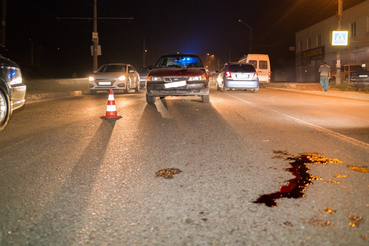 На Каруны Daewoo сбил дедушку на переходе и протащил несколько метров 4