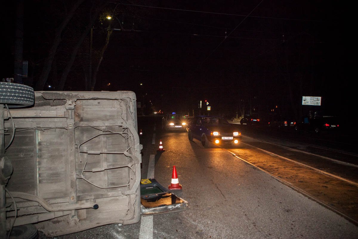 Движение транспорта на проспекте Хмельницкого затруднено Движение транспорта на проспекте Хмельницкого затруднено