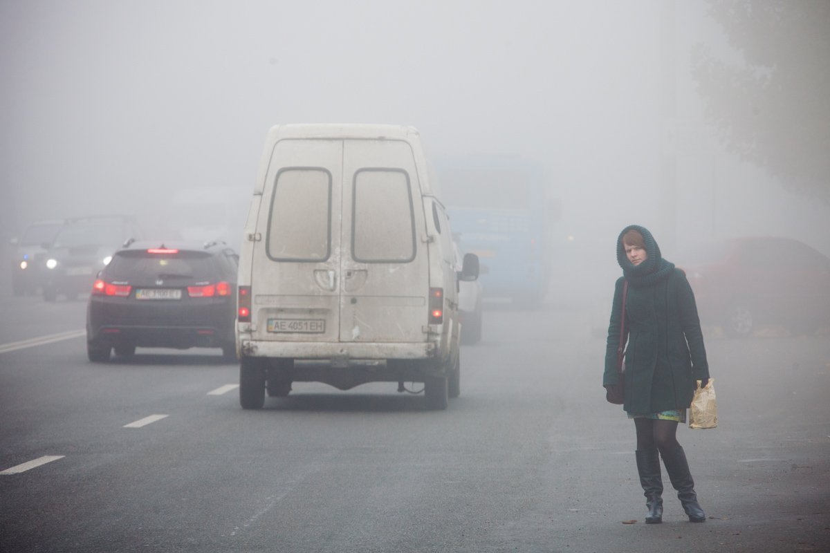 Серые будни в тумане выглядят еще более мрачно