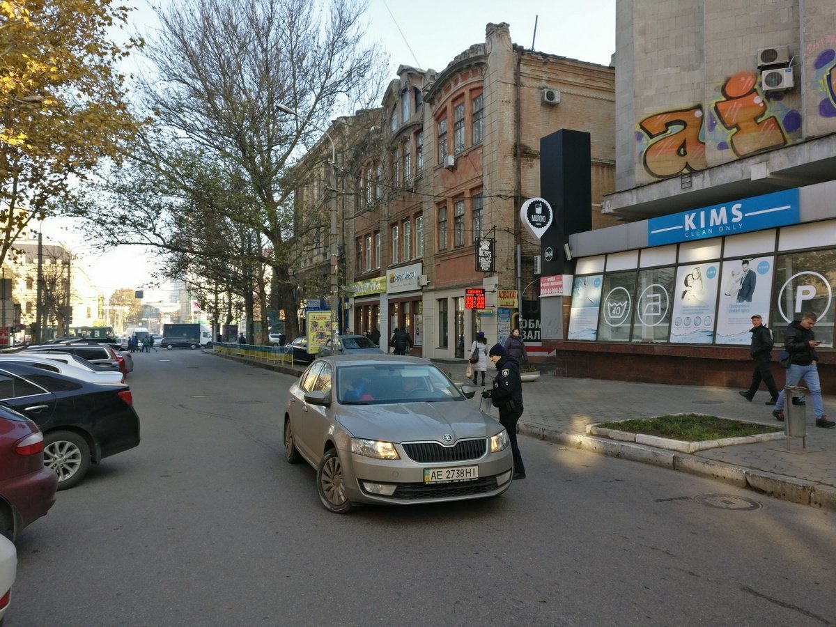 Патрульные разворачивают водителей, которые находились на улице до ДТП Патрульные разворачивают водителей, которые находились на улице до ДТП