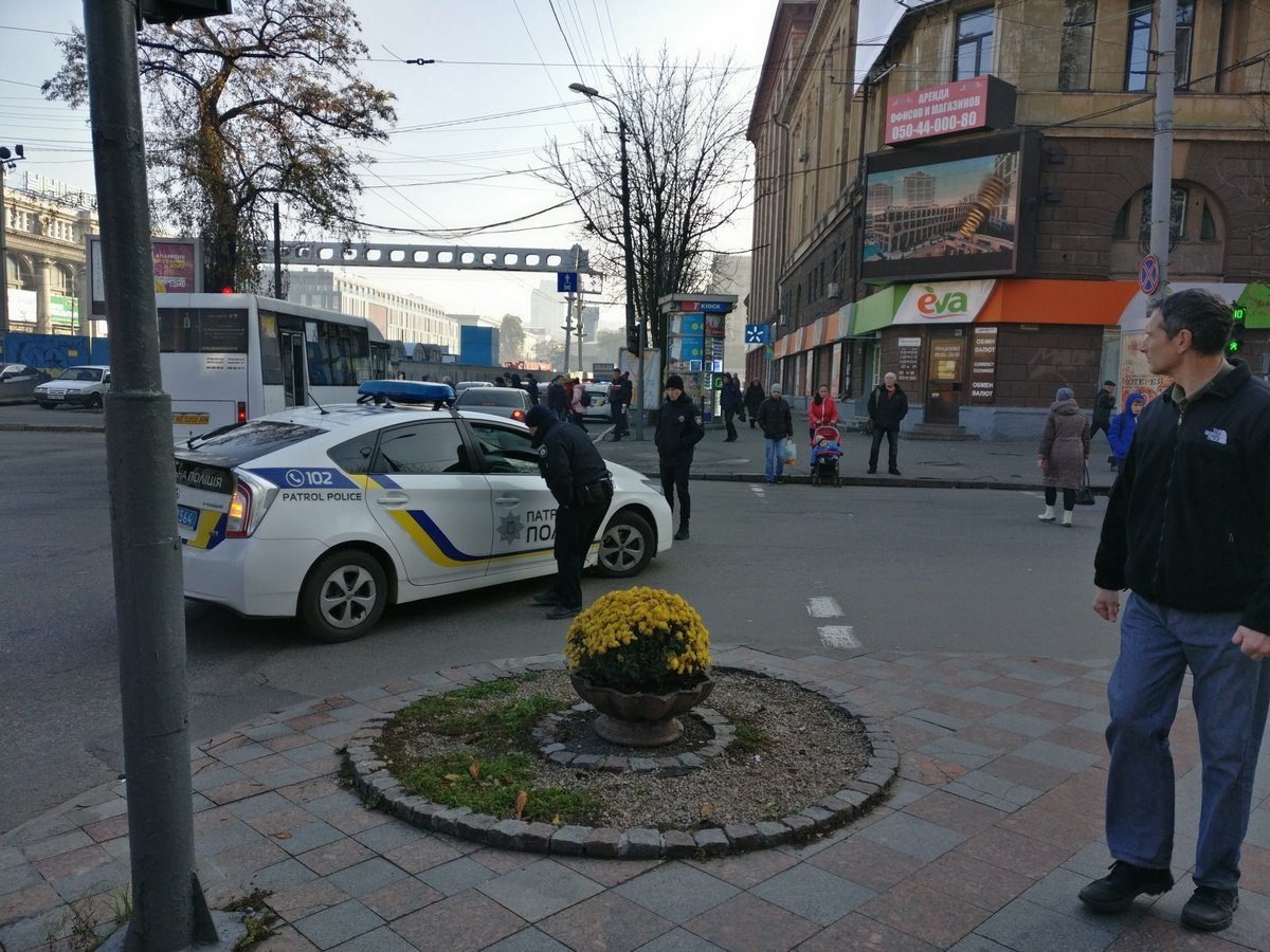 Экипаж патрульной полиции уже прибыл на место Экипаж патрульной полиции уже прибыл на место