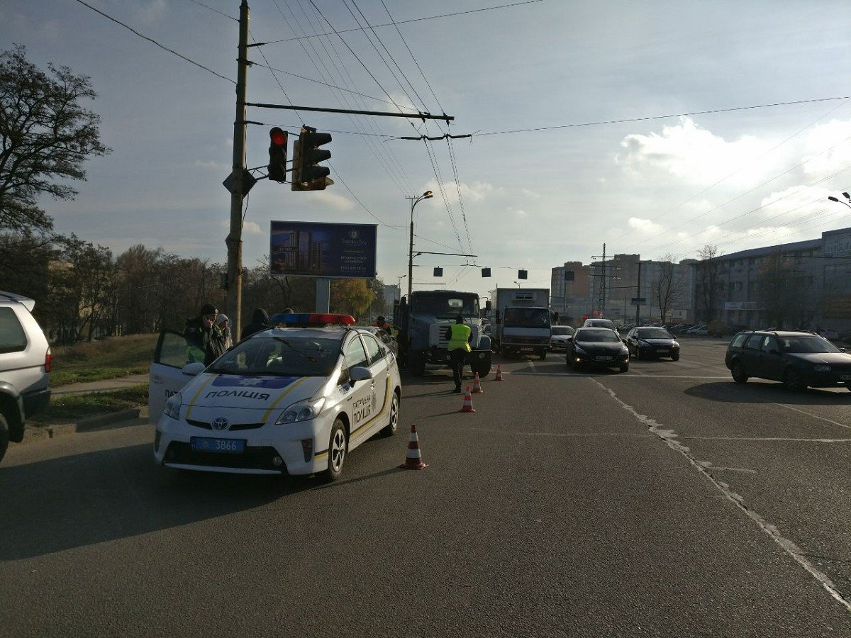 На участке дороги образовалась пробка На участке дороги образовалась пробка