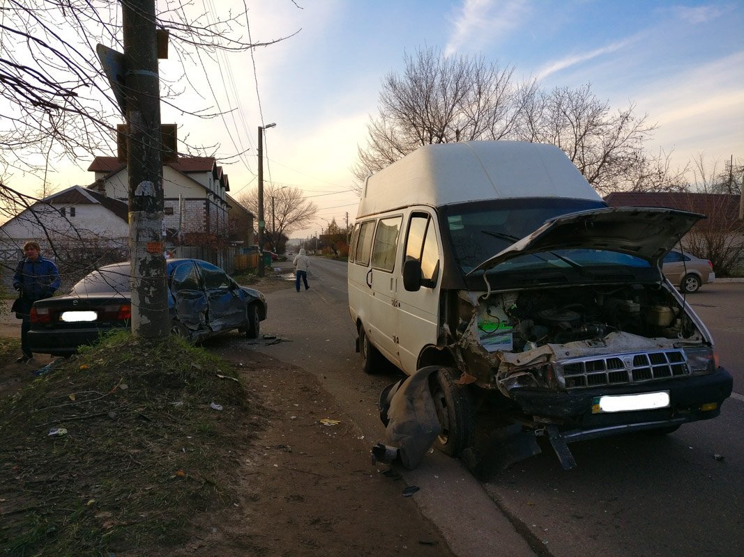 Машины столкнулись на улице Байкальской