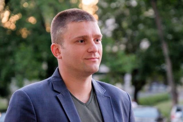 Історії про шпаргалки та спогади про дружнє плече одногрупників: як проводили студентські роки працівники ДніпроОДА 5