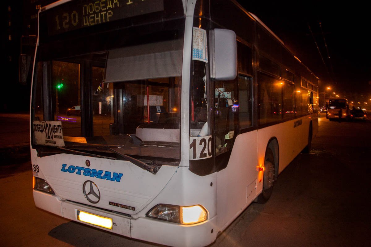 Автобус перевозчика Lotsman