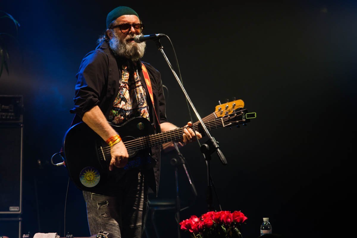 Я - змея, я сохраняю покой. Сядь ко мне ближе и ты узнаешь, кто я такой Я - змея, я сохраняю покой. Сядь ко мне ближе и ты узнаешь, кто я такой