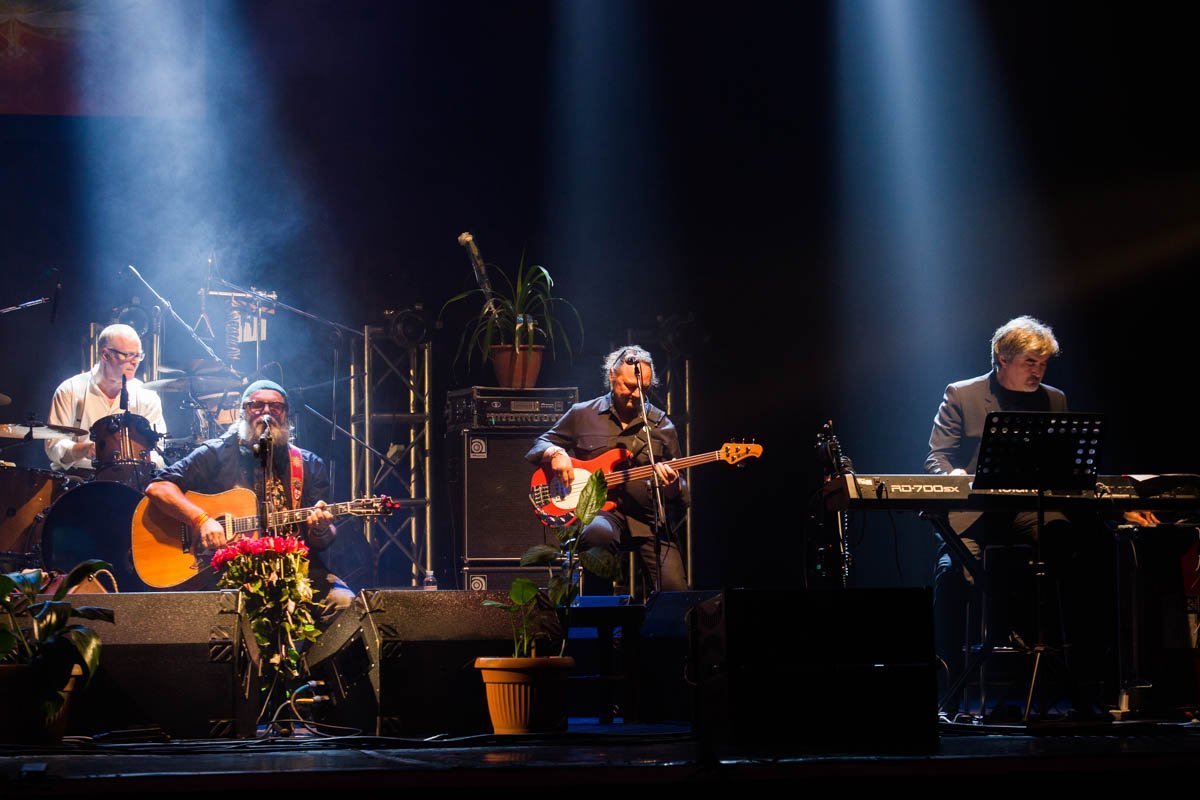 То, что было раньше - раскрашенный воздух, а все, что тебе нужно, сказано в звездах То, что было раньше - раскрашенный воздух, а все, что тебе нужно, сказано в звездах