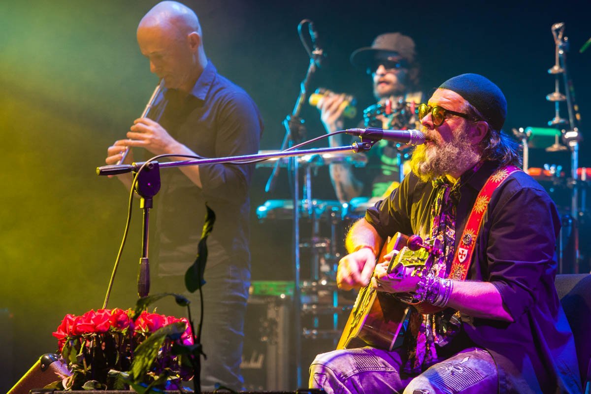 И теперь, когда растаяла пыль под копытами волчьей зари, талая вода пламя бесконечной зимы И теперь, когда растаяла пыль под копытами волчьей зари, талая вода пламя бесконечной зимы