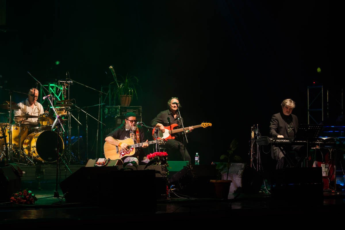 И наши отцы никогда не солгут нам, они не умеют лгать, как волк не умеет есть мяса И наши отцы никогда не солгут нам, они не умеют лгать, как волк не умеет есть мяса