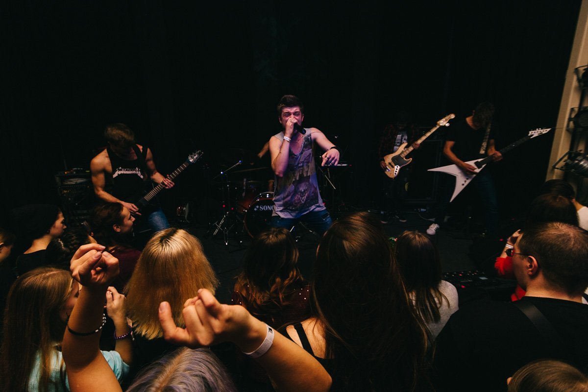 Вместе с Detach на сцене выступили группы BMG и NIAMH Вместе с Detach на сцене выступили группы BMG и NIAMH