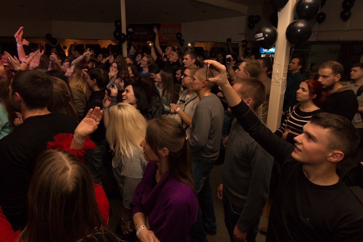 Посетители подпевали любимым песням Посетители подпевали любимым песням