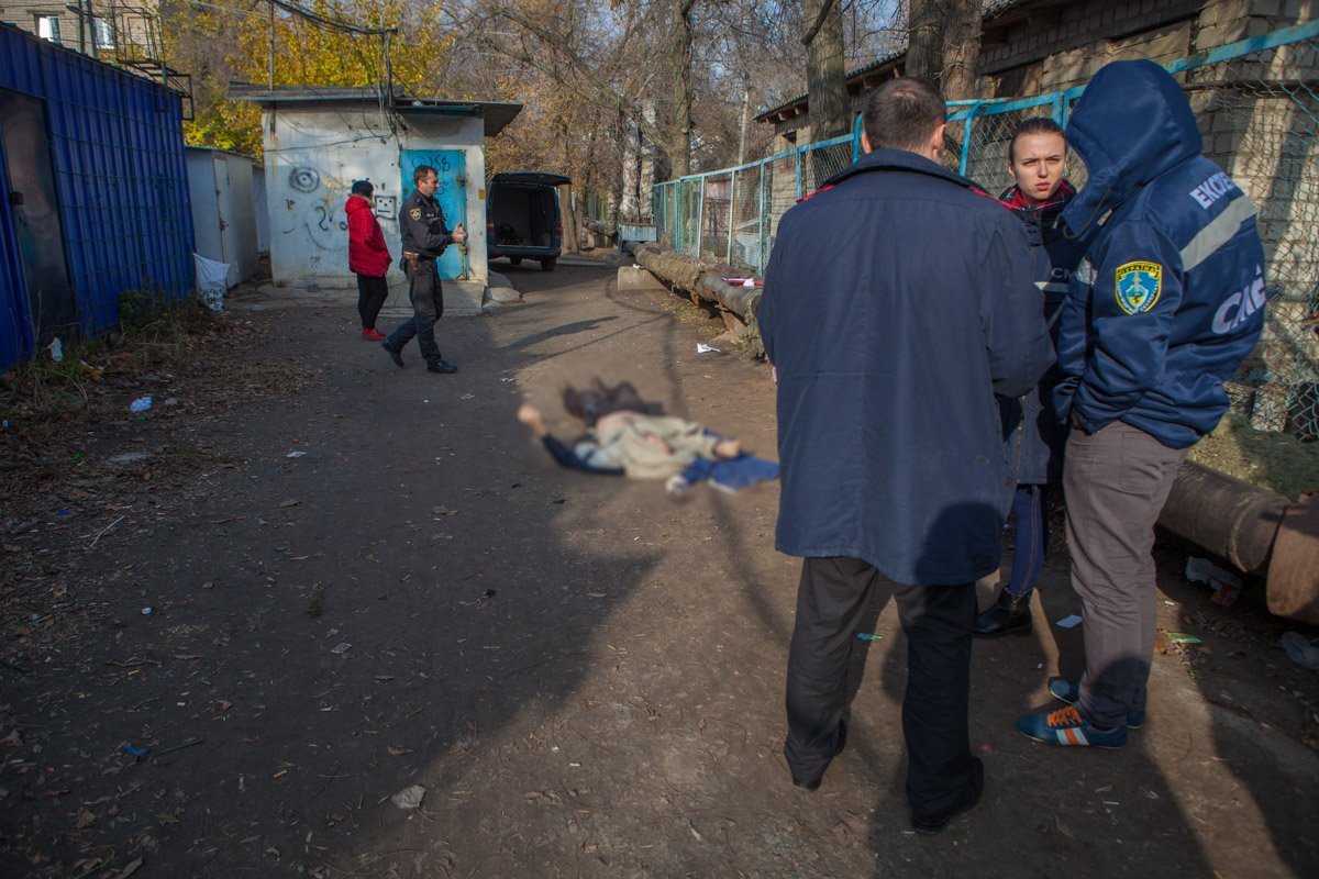 В Приднепровске возле садика обнаружили труп В Приднепровске возле садика обнаружили труп