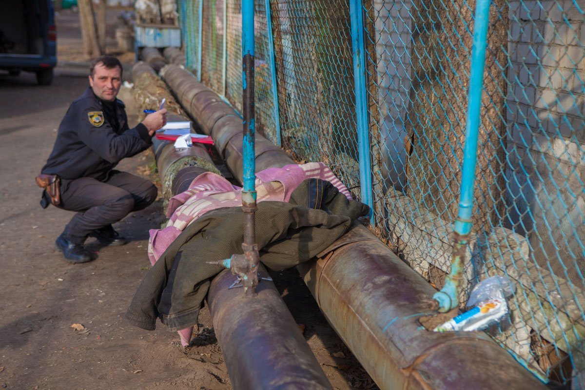 На место происшествия вызвали следственно-оперативную группу На место происшествия вызвали следственно-оперативную группу