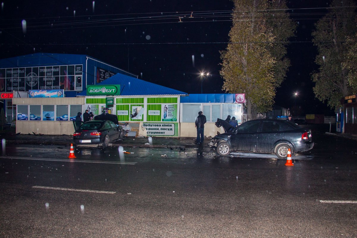 Место ДТП перед поворотом к АТБ Место ДТП перед поворотом к АТБ