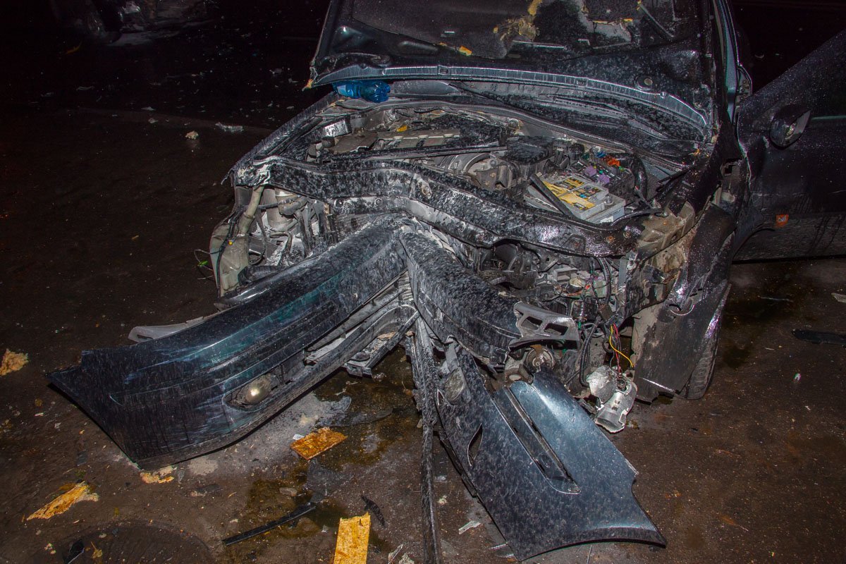 Автомобили выдержали сильное столкновение  Автомобили выдержали сильное столкновение