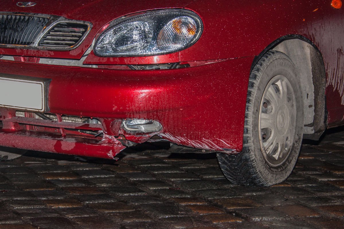 Пострадала даже передняя часть автомобиля Daewoo