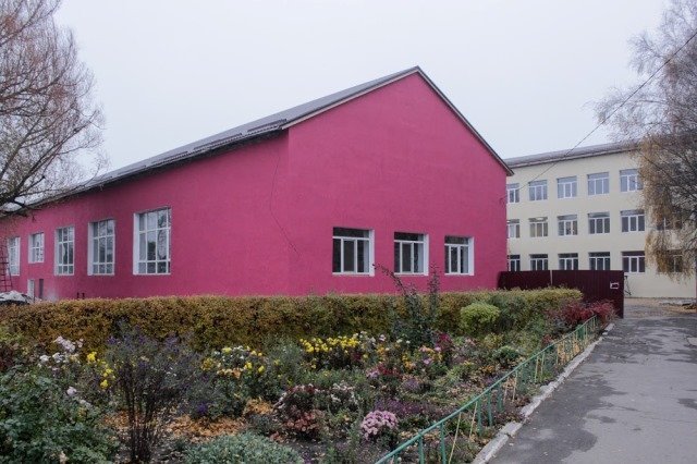 Фасад покрыли теплосберегающим материалом и покрасили