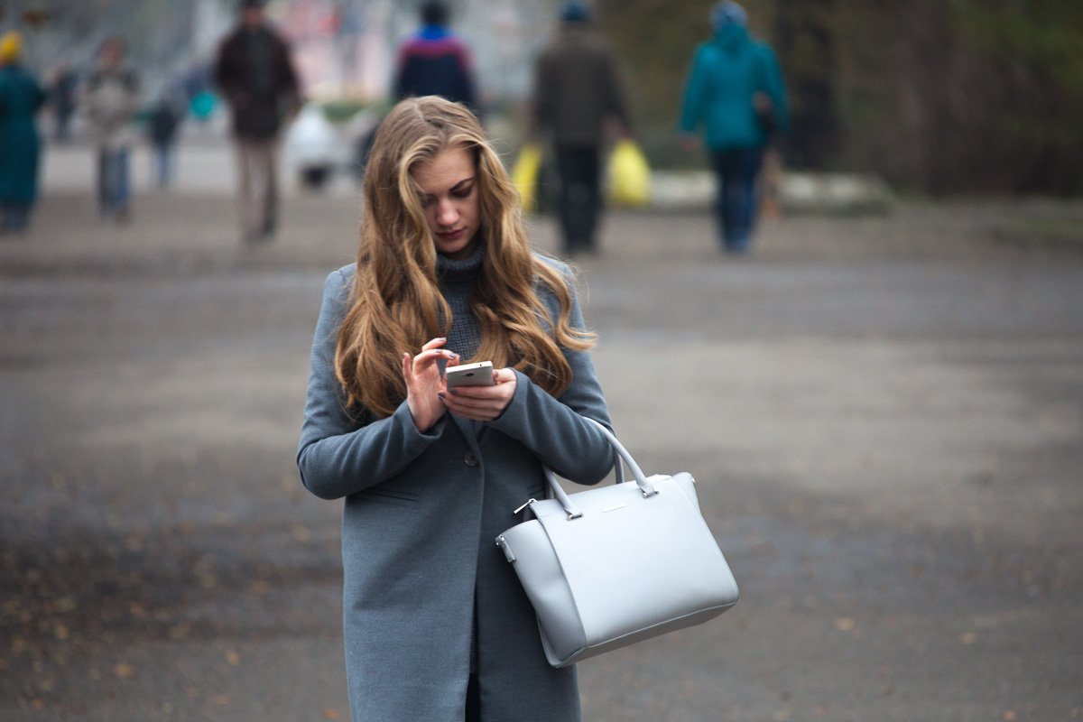 Если не хочется смотреть на окружающую серость, скачай фото солнца на телефон и смотри на него