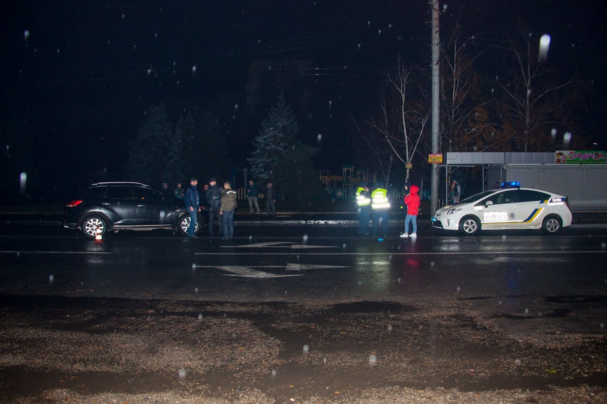 Мужчина перебегал дорогу в неположенном месте Мужчина перебегал дорогу в неположенном месте