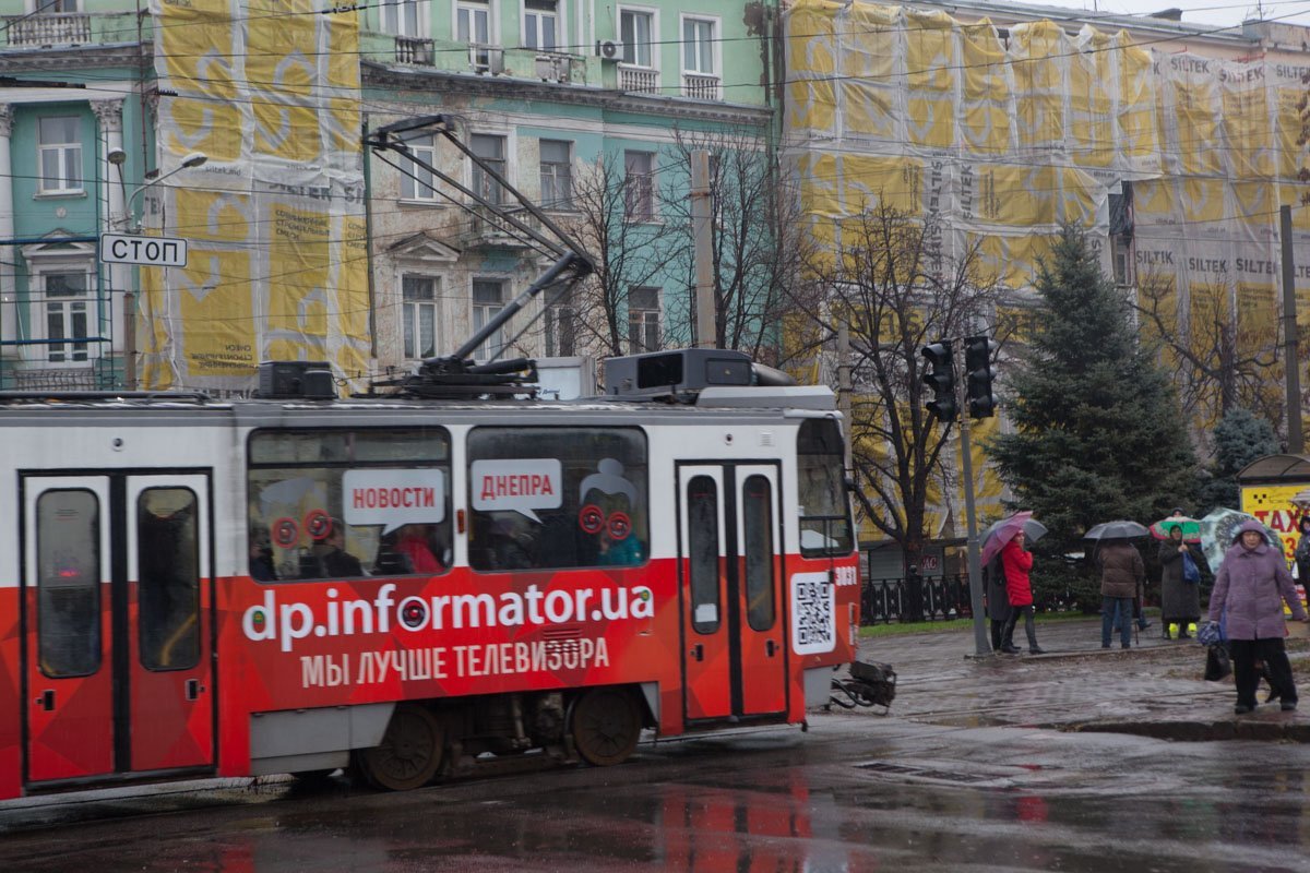 Светофоры отключены, и трамвай становится лучшим средством передвижения в день приезда Президента.