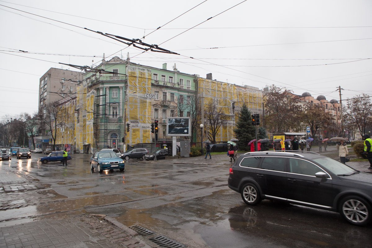 Перекресток проспекта Дмитрия Яворницкого и улицы Юлиуша Словацкого