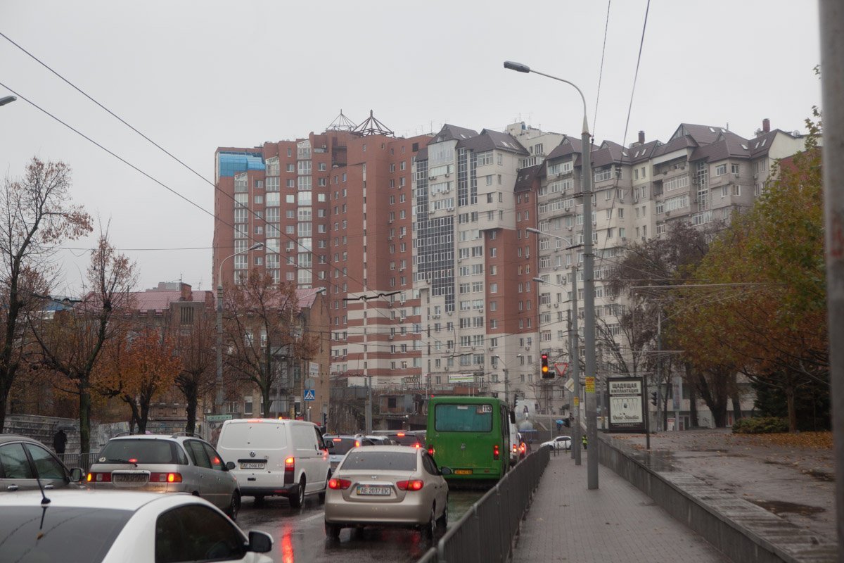 Непогода, пробка и неработающий светофор 