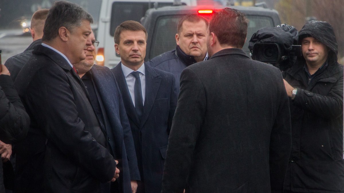 Петр Порошенко проинспектировал ход ремонтных работ на дорогах в Днепре 2