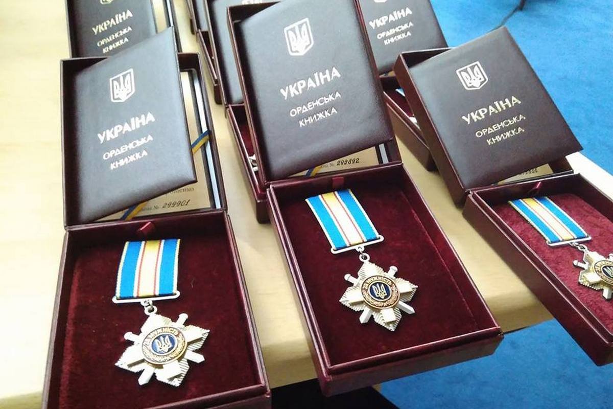 Петр Порошенко наградил участников Революции Достоинства 