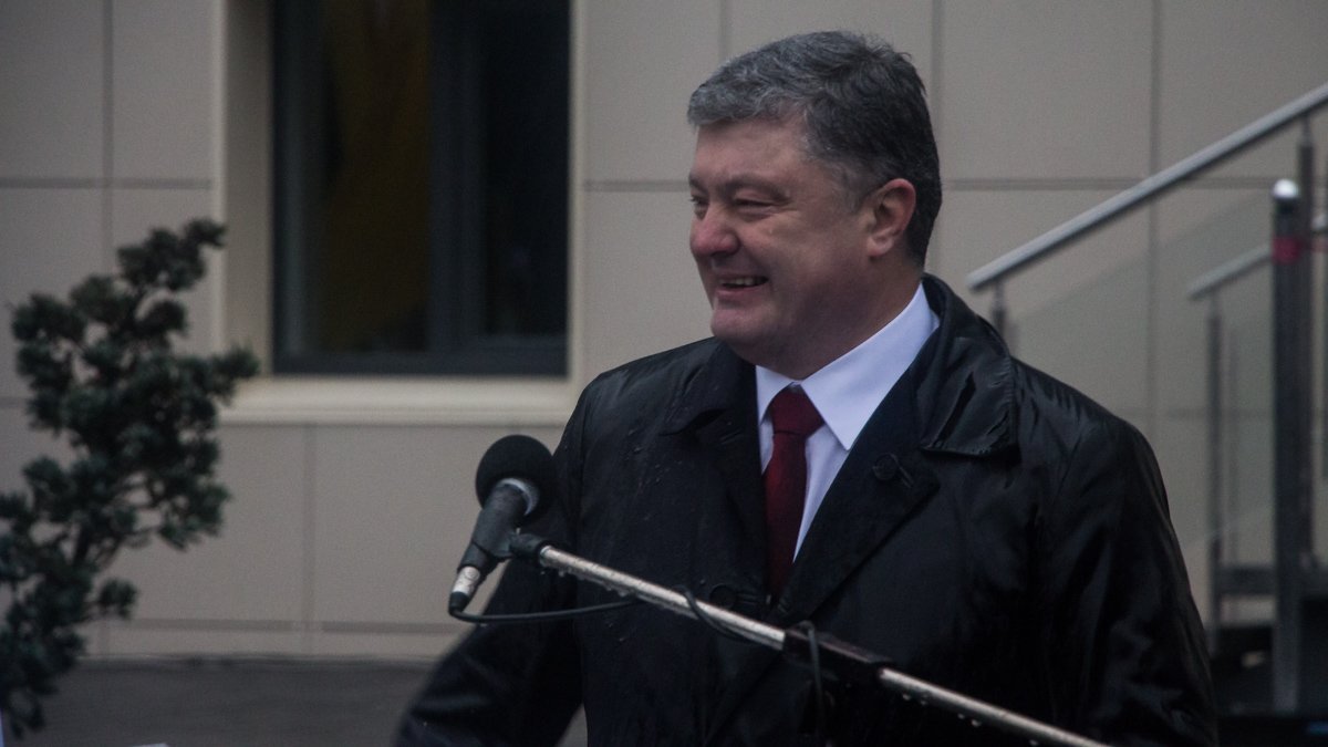 Петр Порошенко открыл обновленный центр матери и ребенка больницы имени Руднева