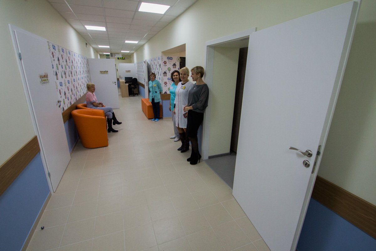 Коридоры центра украшены рисунками