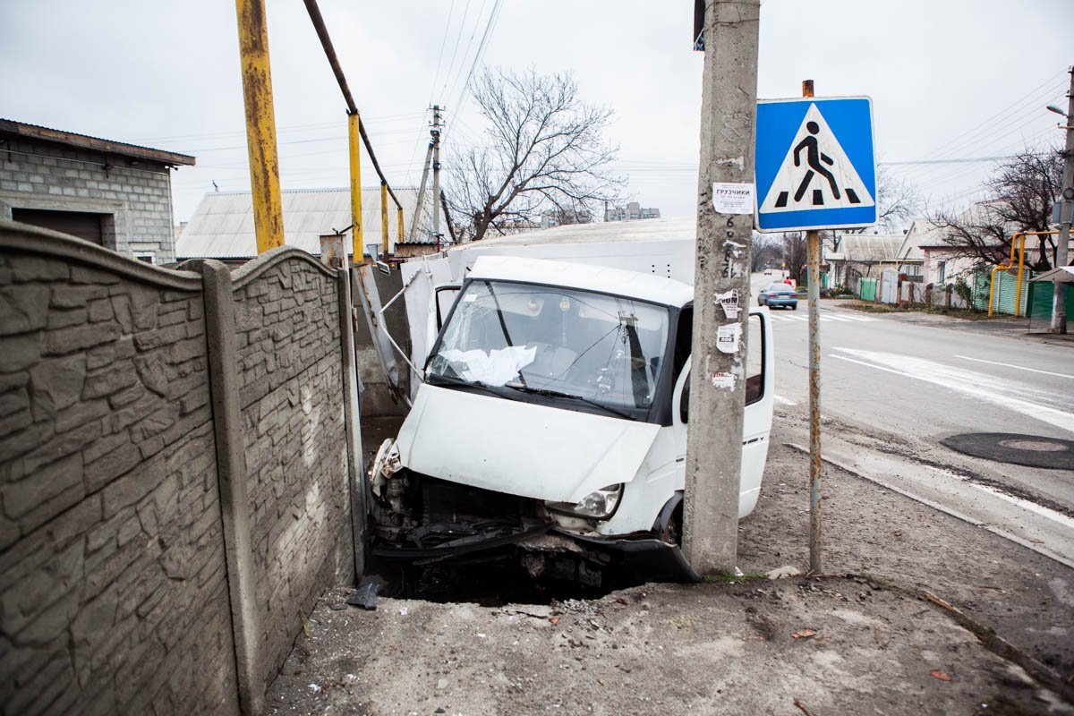 Газель не вписалась в поворот Газель не вписалась в поворот