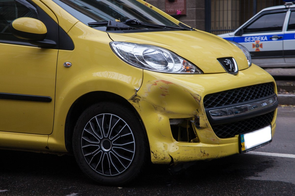 Предварительно, Peugeot выехал на Староказацкую со двора и начал движение в сторону улицы Фабра Предварительно, Peugeot выехал на Староказацкую со двора и начал движение в сторону улицы Фабра