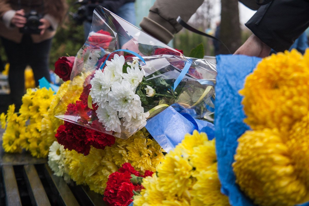 Цветы в память о героях Цветы в память о героях