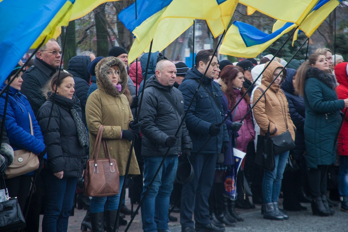 Участники церемонии возложения цветов Участники церемонии возложения цветов