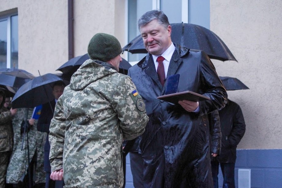 Визит в Днепр и область: Порошенко отметил работу Филатова и принял участие в торжественных мероприятиях 3