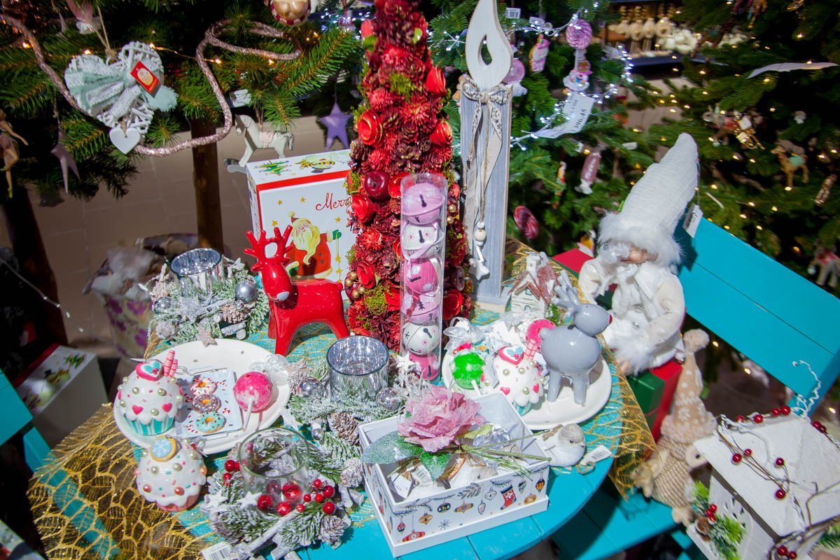 Пакуйте подарки и покупайте елки - уже пора